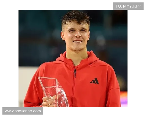 全球网球赛事风云再起 三大天王复出震撼赛场谁将成为新霸主 全球网球赛事风云再起 三大天王复出震撼赛场谁将成为新霸主