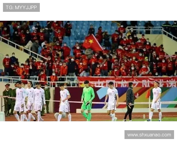 国足奋勇拼搏逆转取胜掀起全国热潮展现新时代中国体育精神