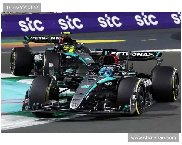 F1赛季最新动态：梅赛德斯车队表现回升 红牛继续领跑争冠之路