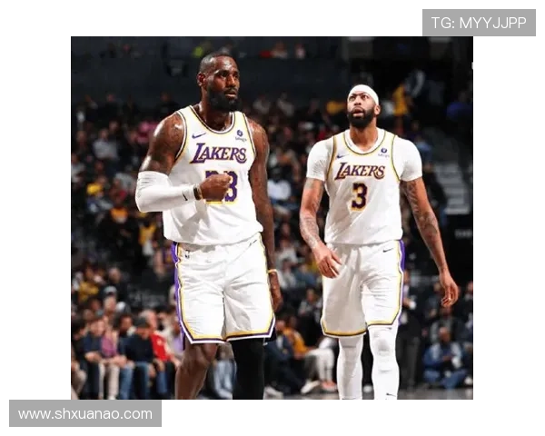 詹姆斯复出带领湖人大胜勇士，库里受伤离场赛季前景堪忧