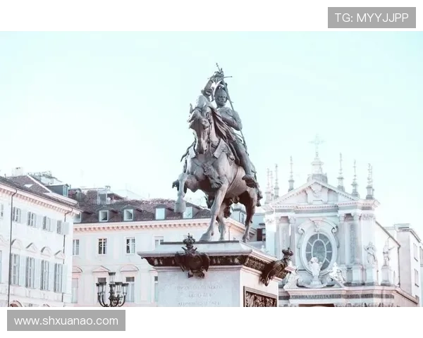 都灵俱乐部历史回顾与辉煌成就探寻：从创立到现代的足球传奇